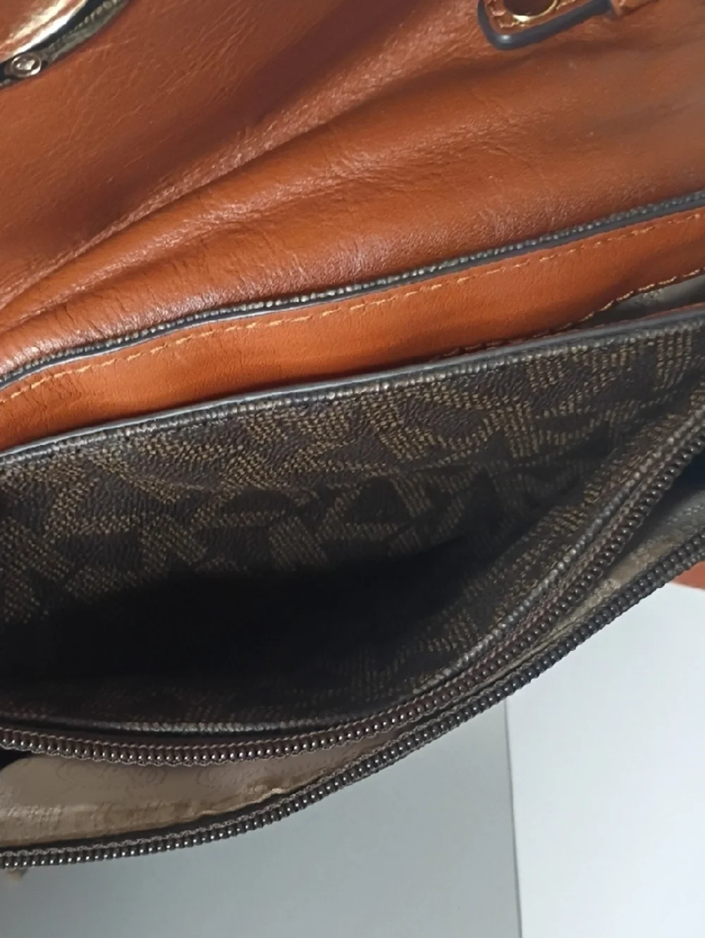 Michael Kors Fulton Flap Gusset Crossbody Ba